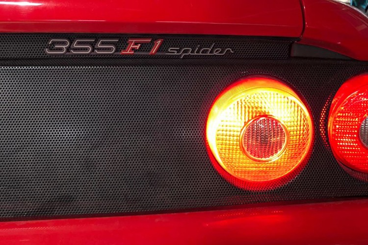 Can canh sieu xe Ferrari F355 Spider cam nhap vao VN-Hinh-4