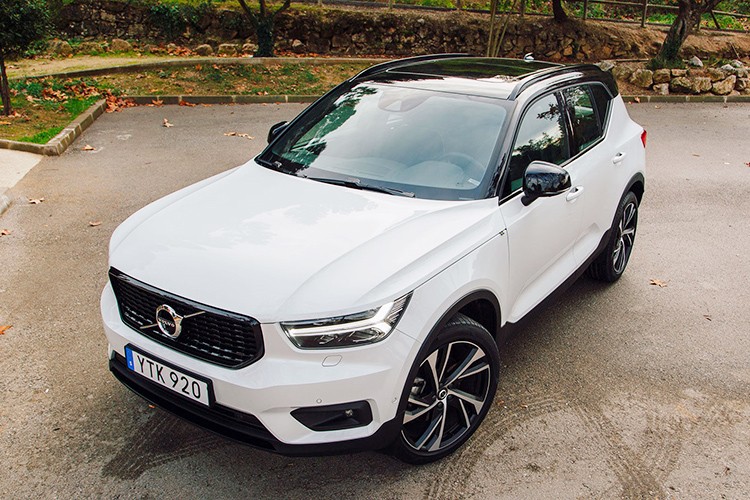 Volvo XC40 2019 gia 1,75 ty, 