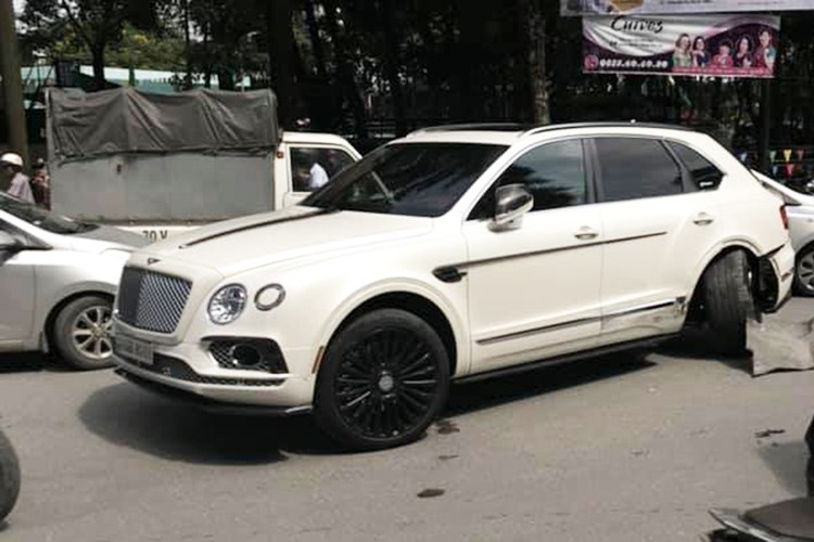 Bentley Bentayga tien ty bi taxi dam “gay chan” o HN-Hinh-3