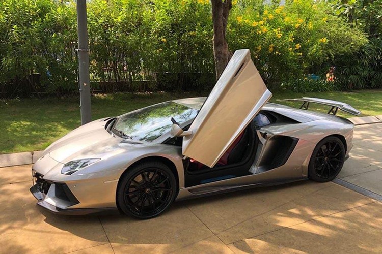 Dai gia Dang Le Nguyen Vu ban sieu xe Lamborghini hang doc