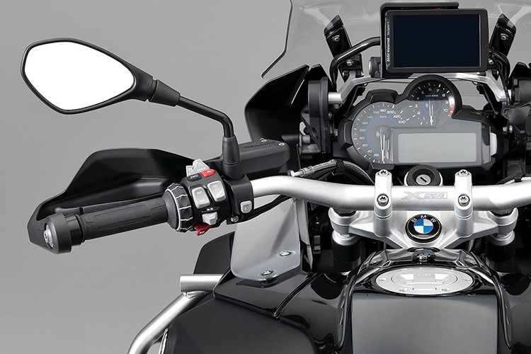 BMW R1250GS Adventure se co truyen dong banh truoc-Hinh-3