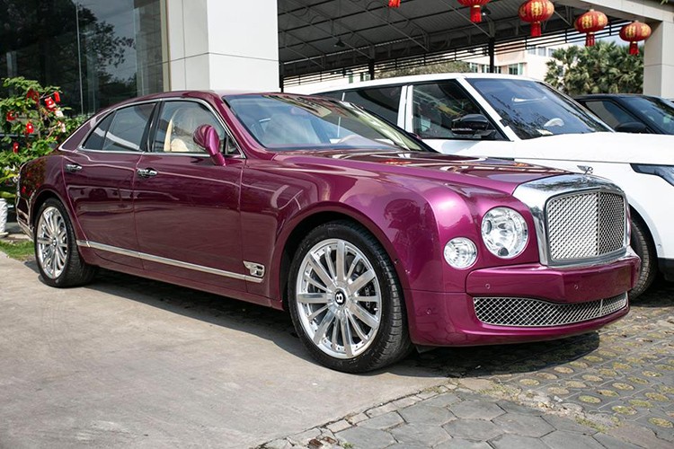 Xe sang Bentley Mulsanne cu khien chi em phat them