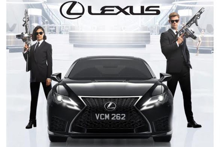 Sieu xe Lexus RC F dong hanh cung cac dac vu ao den-Hinh-3