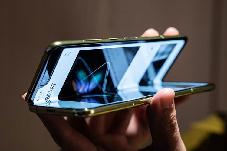 Samsung Galaxy Fold co the se duoc ra mat cung Note 10-Hinh-4