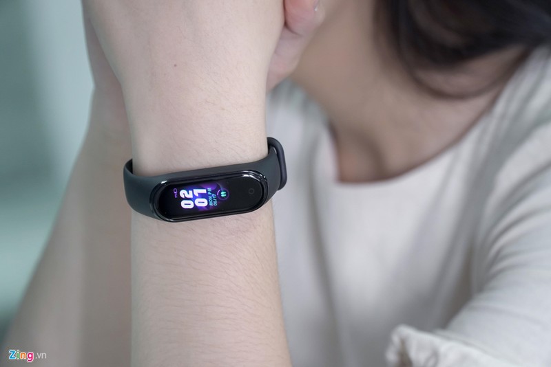 Xiaomi Mi Band 4 man hinh mau, gia 700.000 dong Viet Nam-Hinh-2