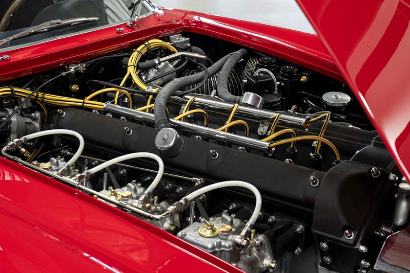 Chi tiet Aston Martin DB4 GT Zagato doi 1960 ban tai sinh-Hinh-8