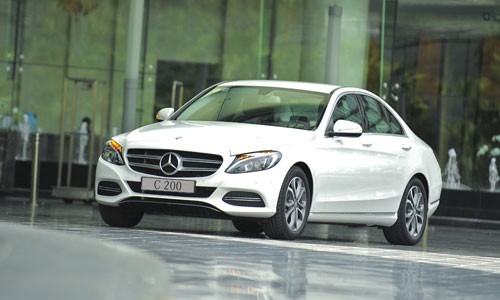 Hang loat xe sang Mercedes-Benz C-Class, E-Class dinh loi tai VN