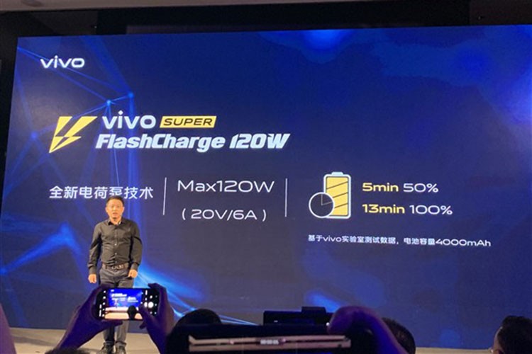 Vivo ra mat smartphone IQOO 5G kem cong nghe sac sieu nhanh-Hinh-3