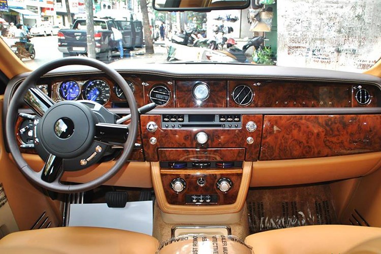 Rolls-Royce Phantom ma vang bien 