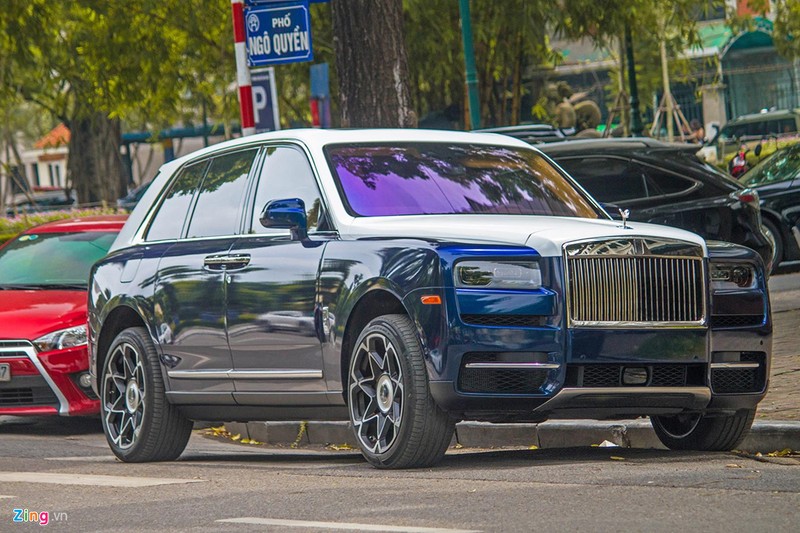 Rolls-Royce Cullinan tien ty 