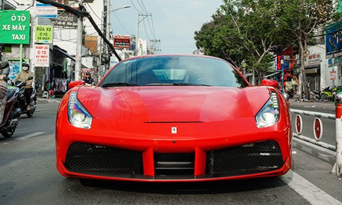 Sieu xe Ferrari cua Tuan Hung lan banh tai Sai Gon-Hinh-10