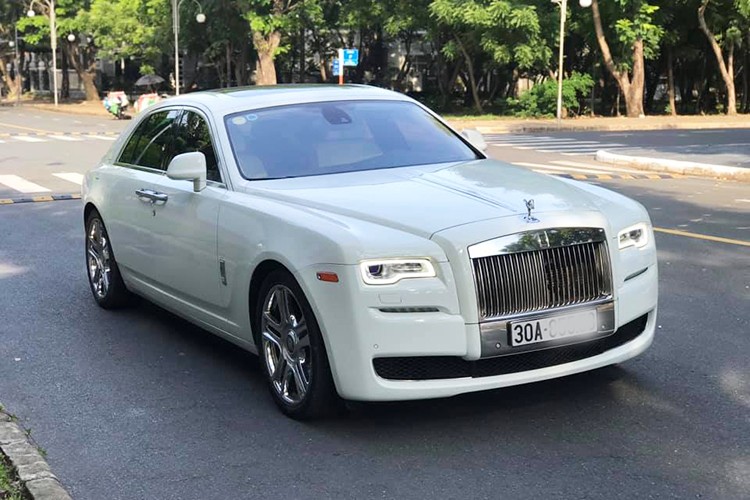 Rolls-Royce Ghost dung 8 nam, ban 10 ty tai Viet Nam