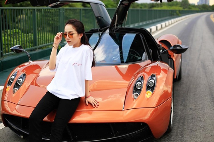 Con gai Minh Nhua lai muon Pagani Huayra 80 ty quang cao-Hinh-2