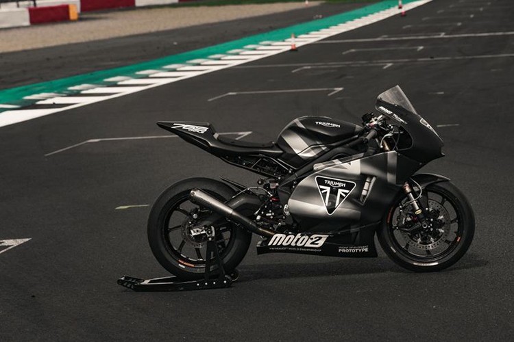 Triumph Daytona 2020 ra mat tai giai dua British MotoGP-Hinh-7