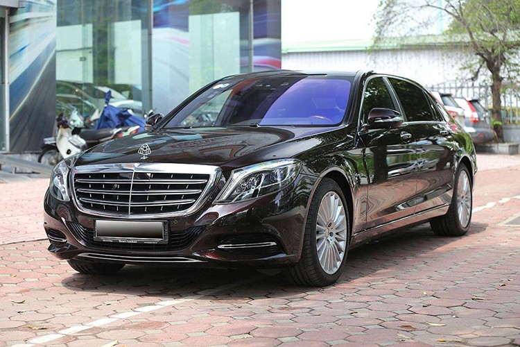 Dung hai nam Mercedes-Maybach S400 lo hon 1 ty o Ha Noi