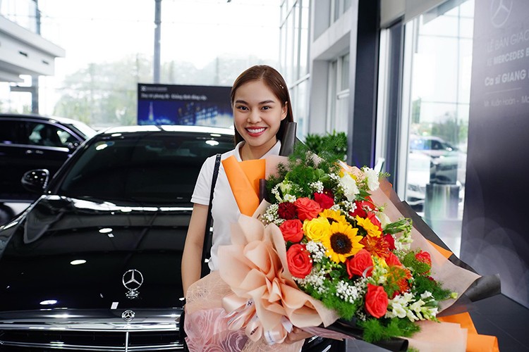 Giang Hong Ngoc tau xe sang Mercedes-Benz E-Class hon 2 ty-Hinh-3