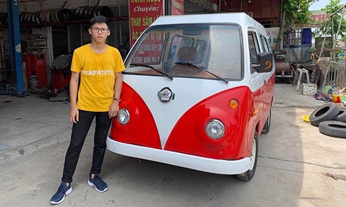 Nam sinh cap 3 lap rap oto dien dang Volkswagen o Nam Dinh-Hinh-4