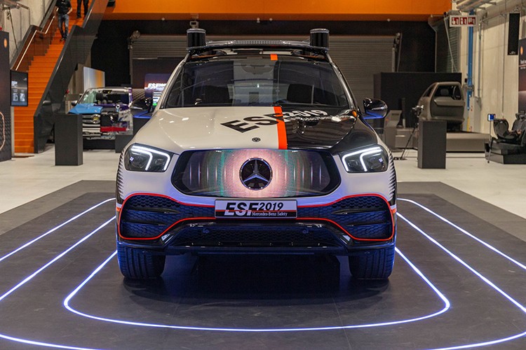Mercedes-Benz ESF 2019 trang bi cong nghe “tan tien“-Hinh-3