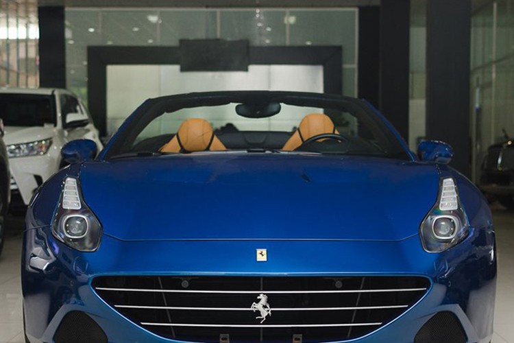 Xem Ferrari California 13,5 ty cua ong Dang Le Nguyen Vu-Hinh-10