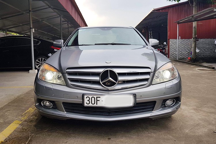 Xe sang Mercedes C200 cu chi 400 trieu dong o Ha Noi-Hinh-3