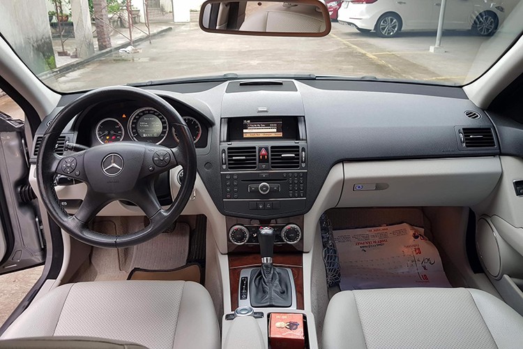 Xe sang Mercedes C200 cu chi 400 trieu dong o Ha Noi-Hinh-5