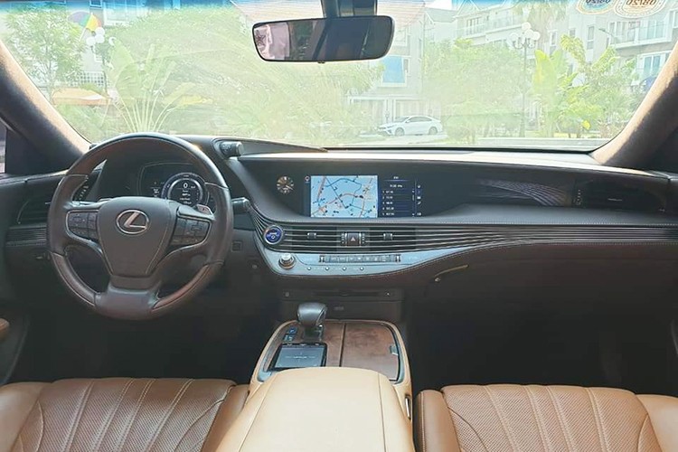 Xe sang Lexus LS500h hon 6 ty dong len san xe cu Ha Noi-Hinh-5