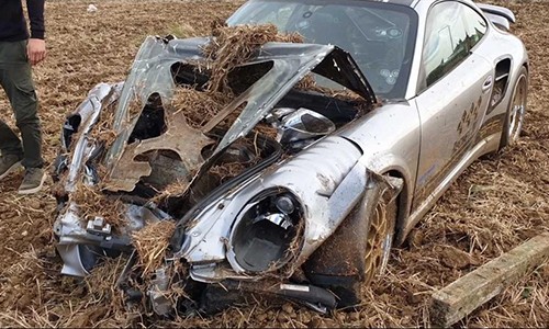 Porsche 911 gan 1.800 ma luc tai nan o toc do 145km/h-Hinh-2