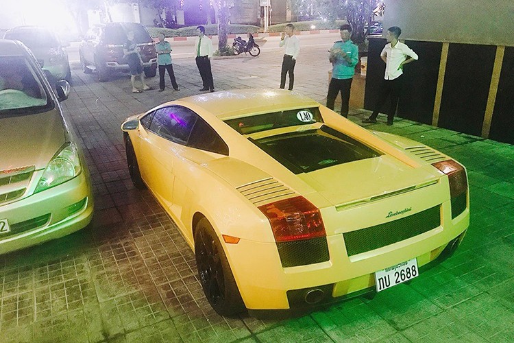 Sieu xe Lamborghini bien Lao chi 3,7 ty tai Vinh-Hinh-4