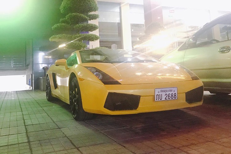 Sieu xe Lamborghini bien Lao chi 3,7 ty tai Vinh