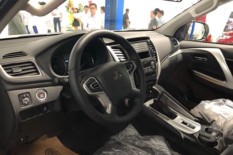 Mitsubishi Pajero Sport giam gan 100 trieu dong tai Viet Nam-Hinh-5