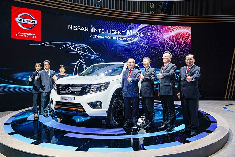 Nissan dem ca dan xe nang cap moi den trien lam VMS 2019