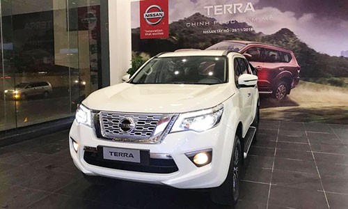 Nissan Terra giam 200 trieu tai Viet Nam xa hang ton