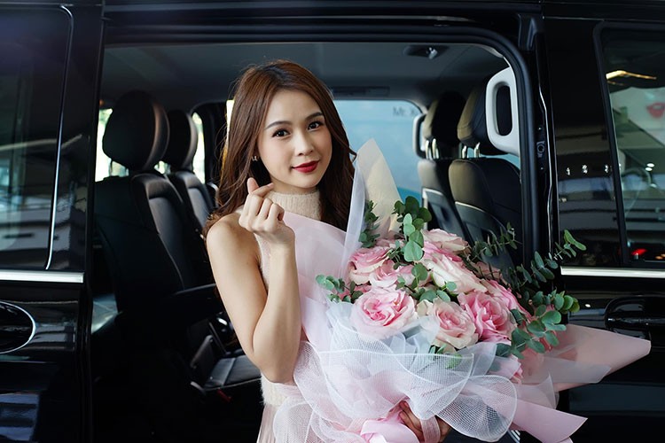 Hot girl Sam tau Mercedes-Benz V250 Luxury hon 2,5 ty dong-Hinh-4