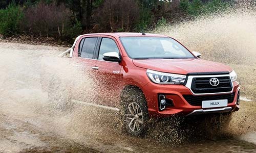 Hang loat xe Toyota Hilux tai Viet Nam dinh loi ro ri nhien lieu