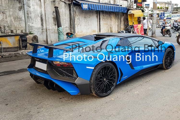 Xe Lamborghini Aventador SV Roadster gan 40 ty tai Viet Nam-Hinh-2