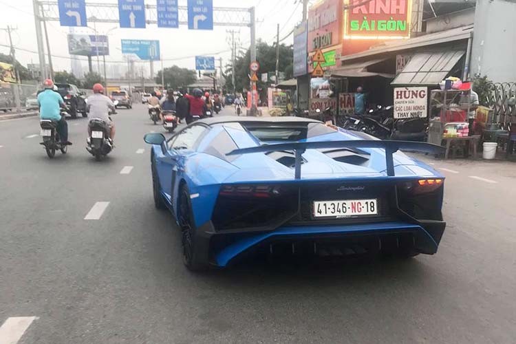 Xe Lamborghini Aventador SV Roadster gan 40 ty tai Viet Nam-Hinh-3