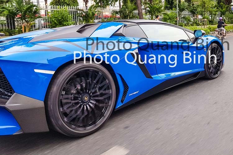 Xe Lamborghini Aventador SV Roadster gan 40 ty tai Viet Nam-Hinh-4