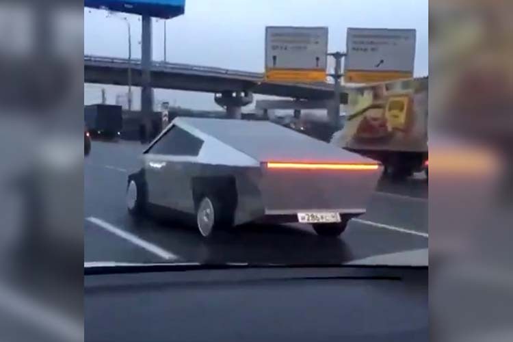 Rao ban xe Tesla Cybertruck 