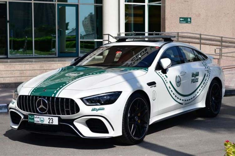 Mercedes-AMG GT 63 S gia nhap doi canh sat sieu xe Dubai-Hinh-2