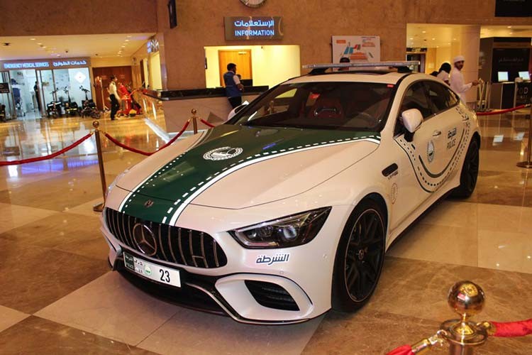 Mercedes-AMG GT 63 S gia nhap doi canh sat sieu xe Dubai-Hinh-4