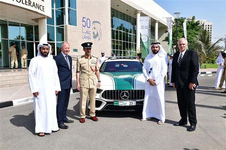 Mercedes-AMG GT 63 S gia nhap doi canh sat sieu xe Dubai
