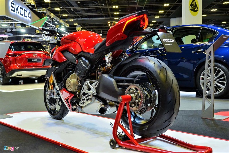Ducati Streetfighter V4 
