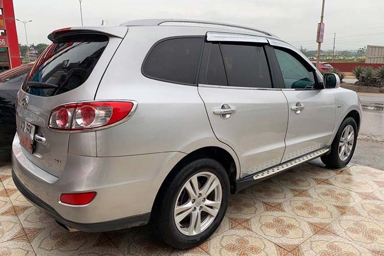 Hyundai Santa Fe SLX dung hon 10 nam ban hon 600 trieu dong-Hinh-2