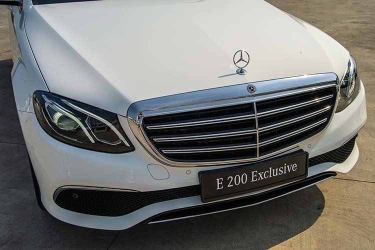 Can canh Mercedes-Benz E200 Exclusive hon 2,2 ty tai Viet Nam-Hinh-3