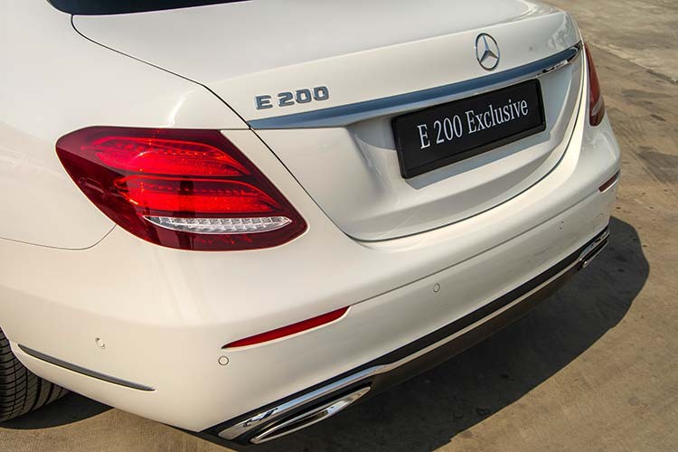 Can canh Mercedes-Benz E200 Exclusive hon 2,2 ty tai Viet Nam-Hinh-4
