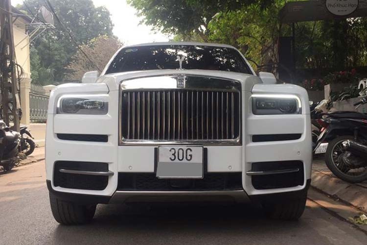 Rolls-Royce Cullinan hon 40 ty lap logo phat sang o Ha Thanh-Hinh-3