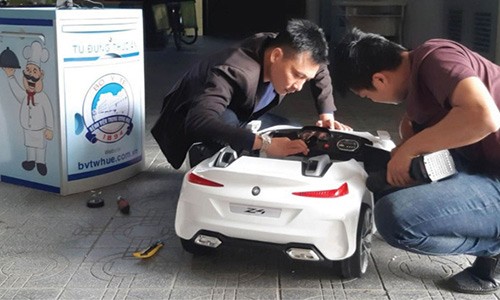 BMW Z4 do choi hoa xe tiep te cho benh nhan Hue mua Covid-19