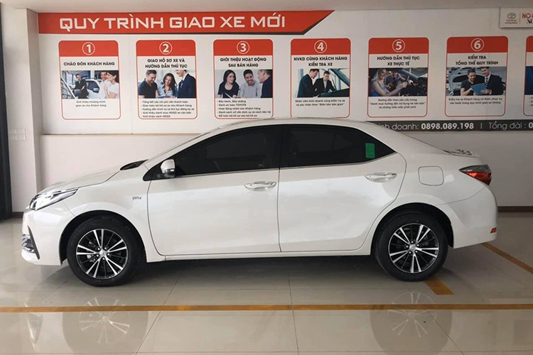 Toyota Corolla Altis giam gan 100 trieu dong tai Viet Nam-Hinh-2