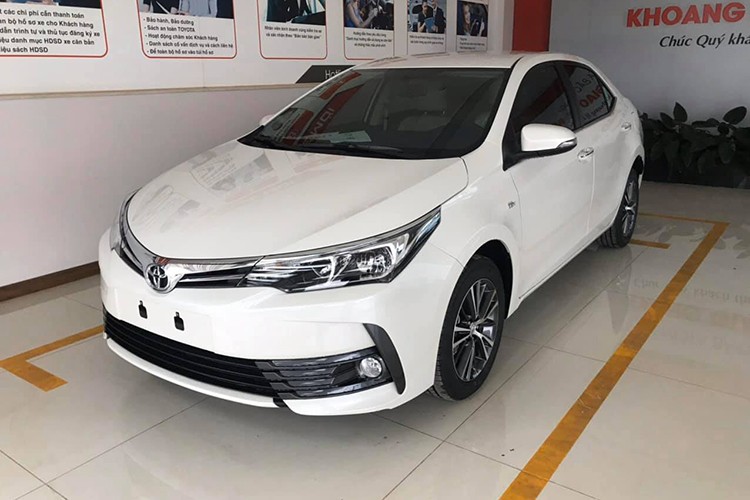 Toyota Corolla Altis giam gan 100 trieu dong tai Viet Nam