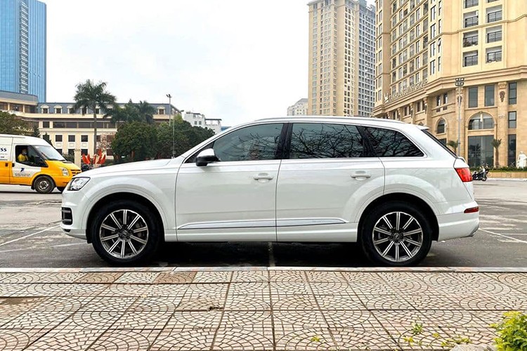 Can canh Audi Q7 doi 2019 